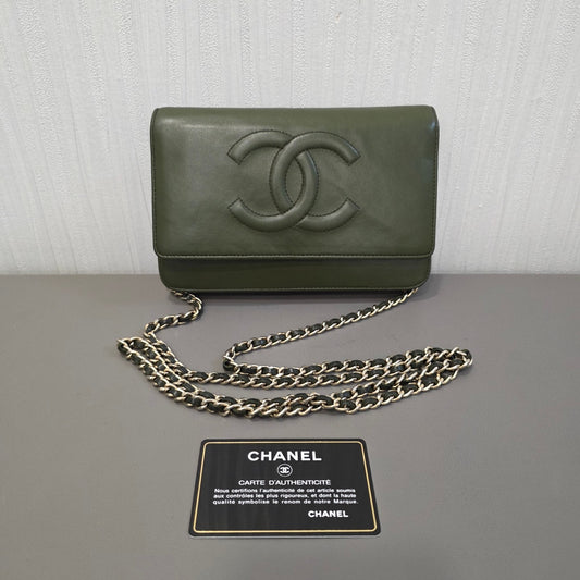 Chanel CC Logo Leather Chain Wallet Bag (Pre-Owned)