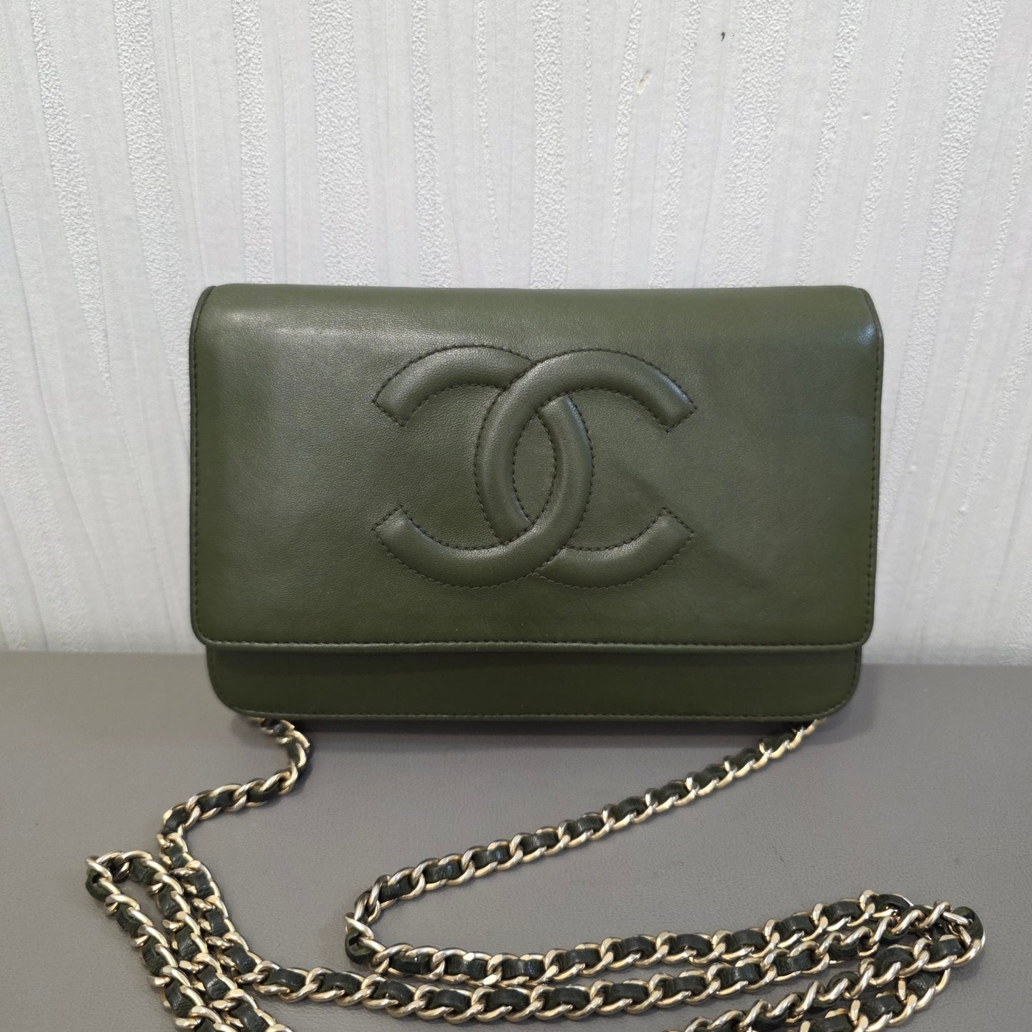 Chanel CC Logo Leather Chain Wallet Bag (Pre-Owned)