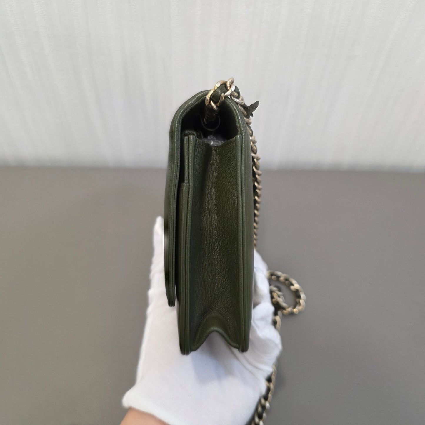 Chanel CC Logo Leather Chain Wallet Bag (Pre-Owned)