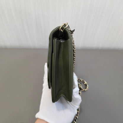 Chanel CC Logo Leather Chain Wallet Bag (Pre-Owned)