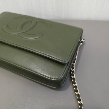 Chanel CC Logo Leather Chain Wallet Bag (Pre-Owned)