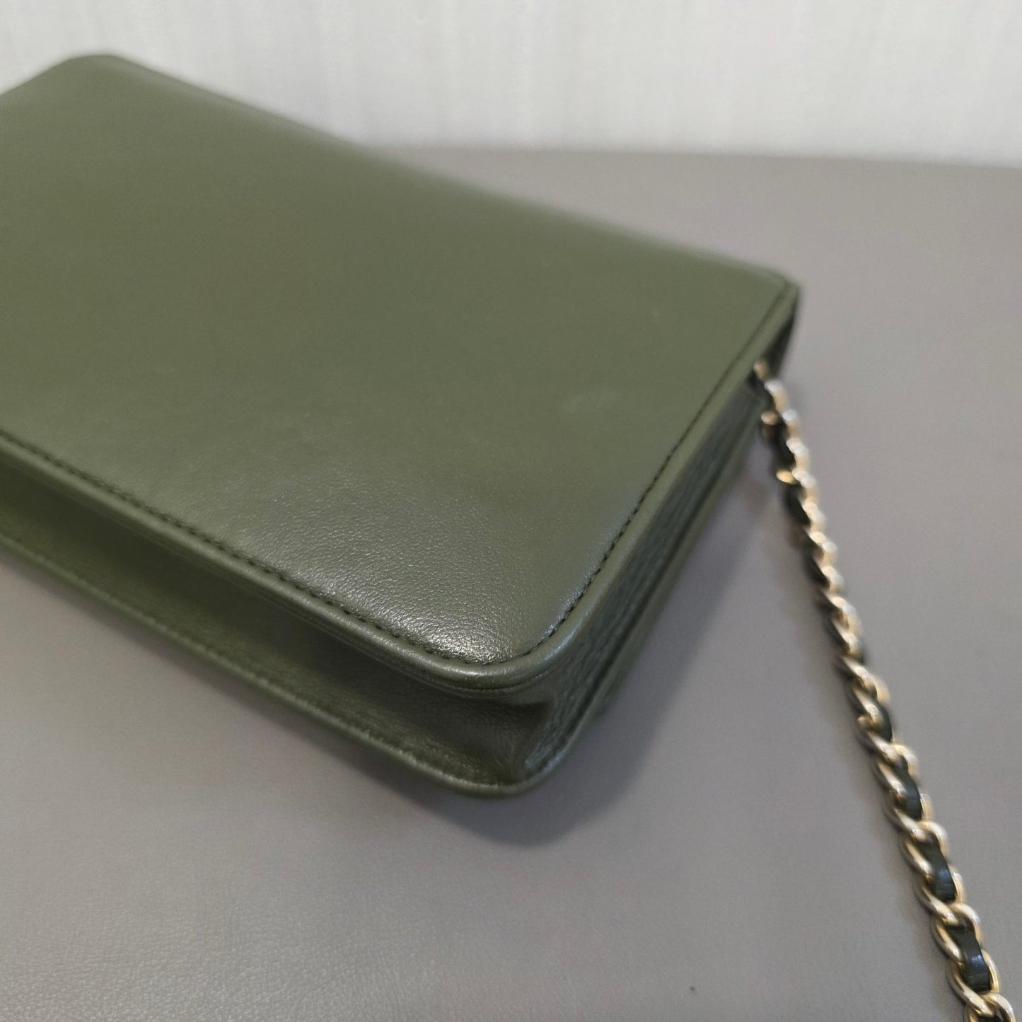 Chanel CC Logo Leather Chain Wallet Bag (Pre-Owned)