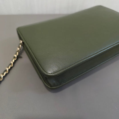 Chanel CC Logo Leather Chain Wallet Bag (Pre-Owned)