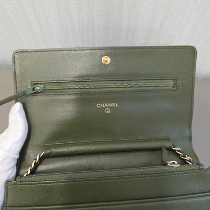 Chanel CC Logo Leather Chain Wallet Bag (Pre-Owned)