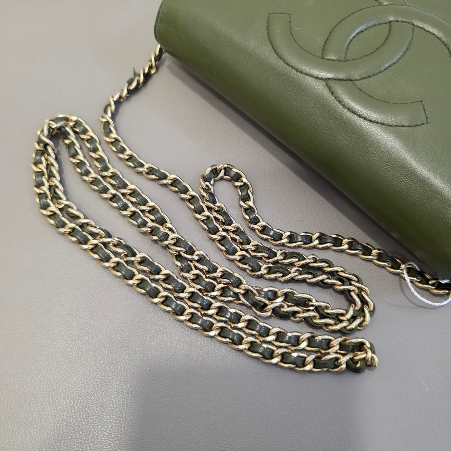 Chanel CC Logo Leather Chain Wallet Bag (Pre-Owned)