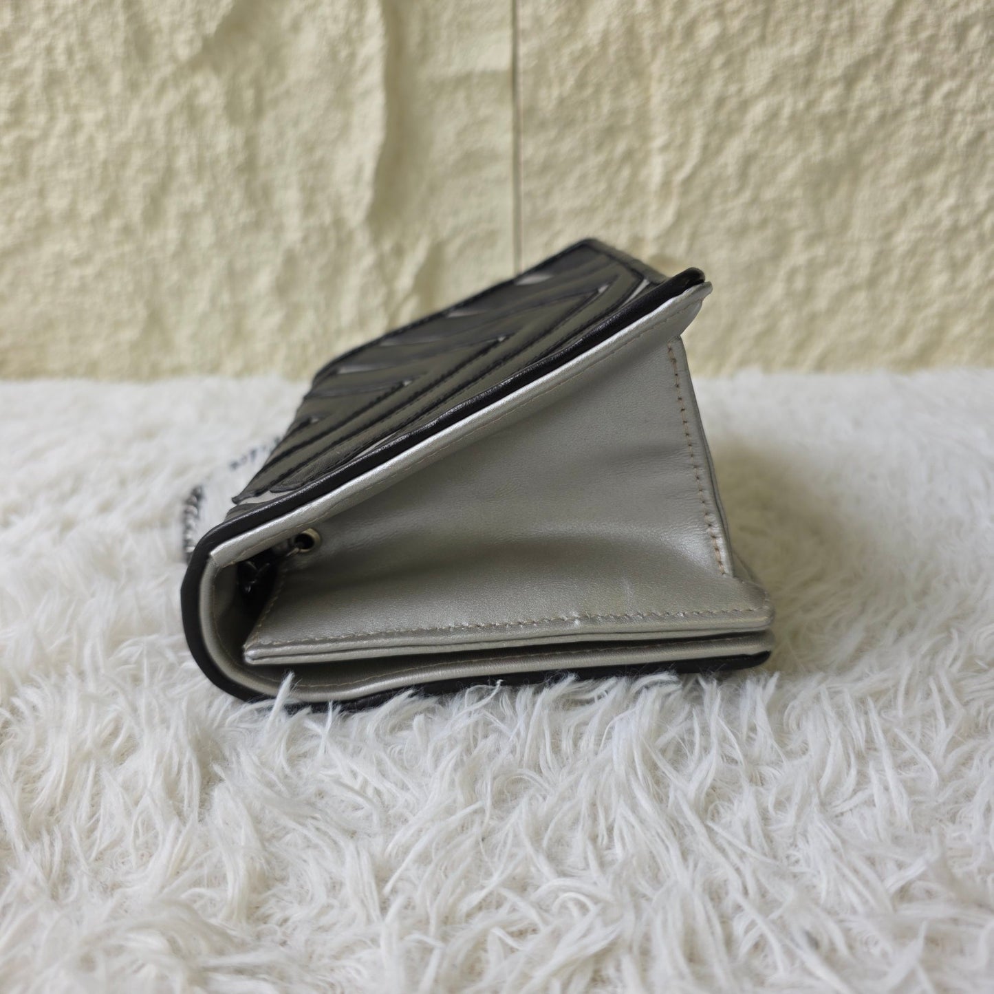 Chanel Chevron Contrast Flap Chain Bag (Pre-Owned)