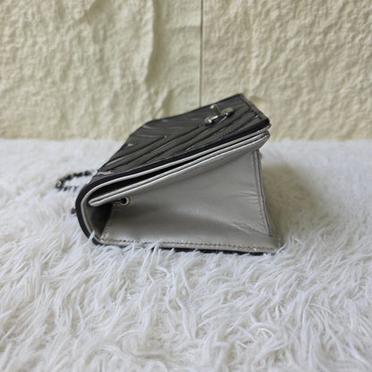 Chanel Chevron Contrast Flap Chain Bag (Pre-Owned)