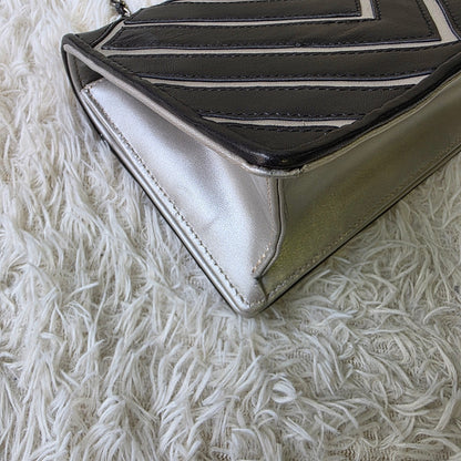 Chanel Chevron Contrast Flap Chain Bag (Pre-Owned)