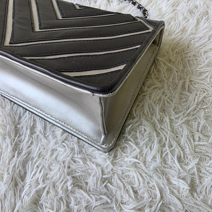Chanel Chevron Contrast Flap Chain Bag (Pre-Owned)
