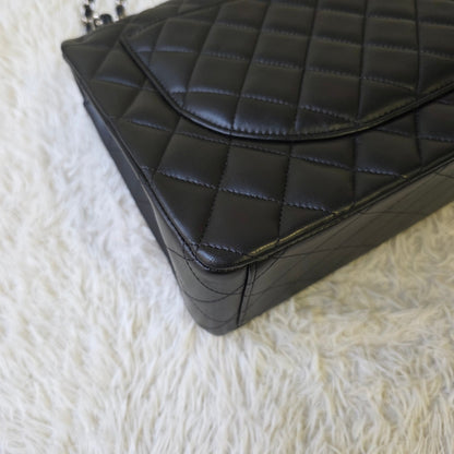 Chanel Maxi Classic Double Flap Chain Shoulder Bag (Pre-Owned)