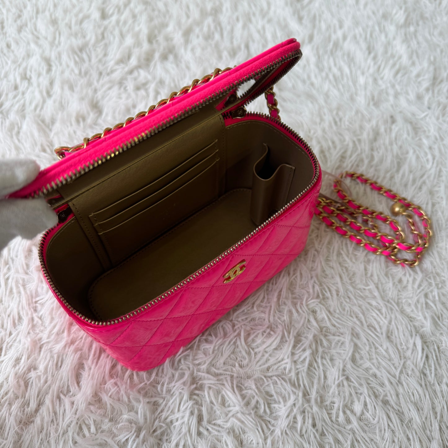 Chanel Quilted Patent Vanity Chain Bag (Pre-Owned)