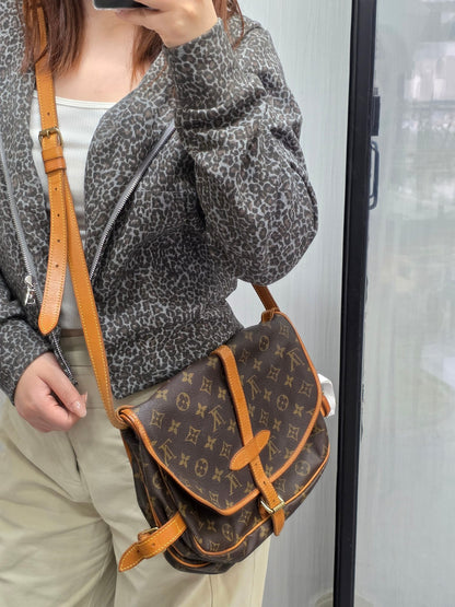 Louis Vuitton Monogram Saumur Shoulder Bag (Pre-Owned)