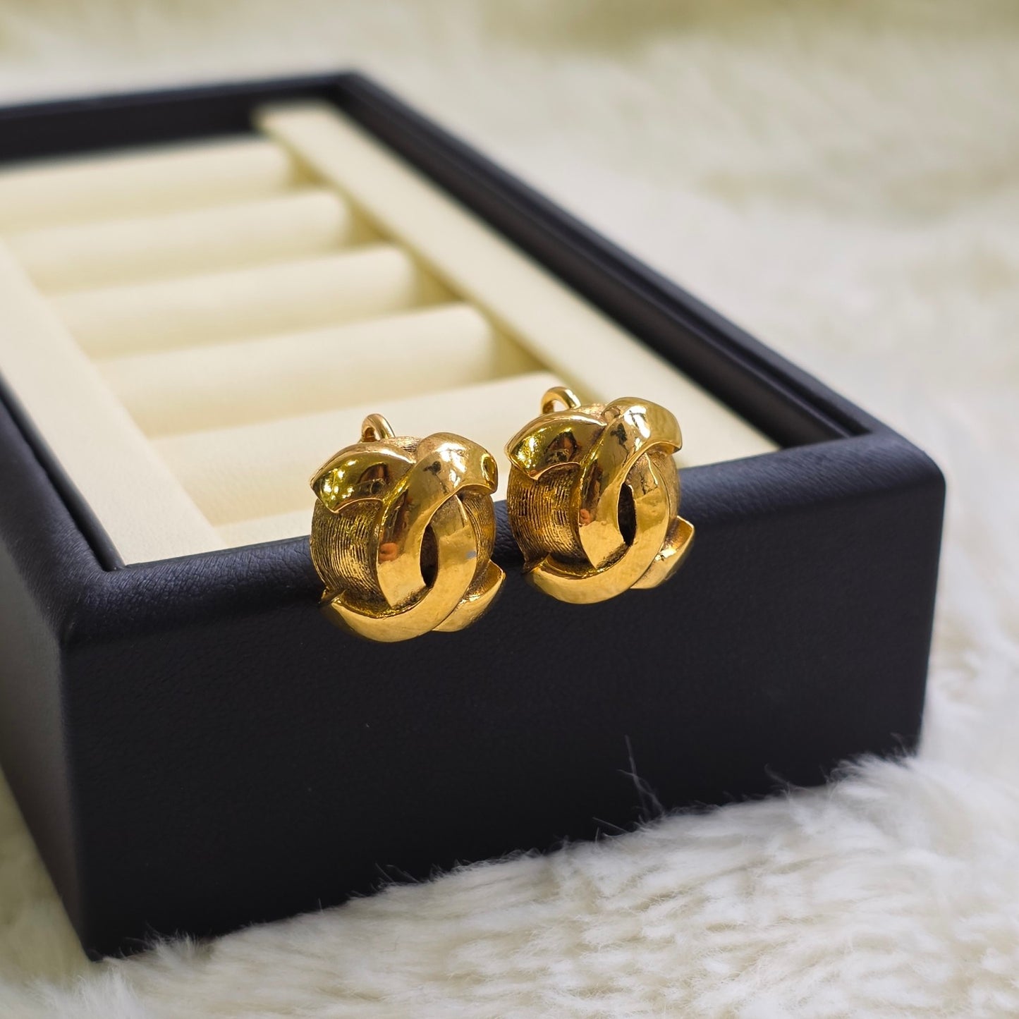 Chanel Gold CC Earrings (Pre-Owned)