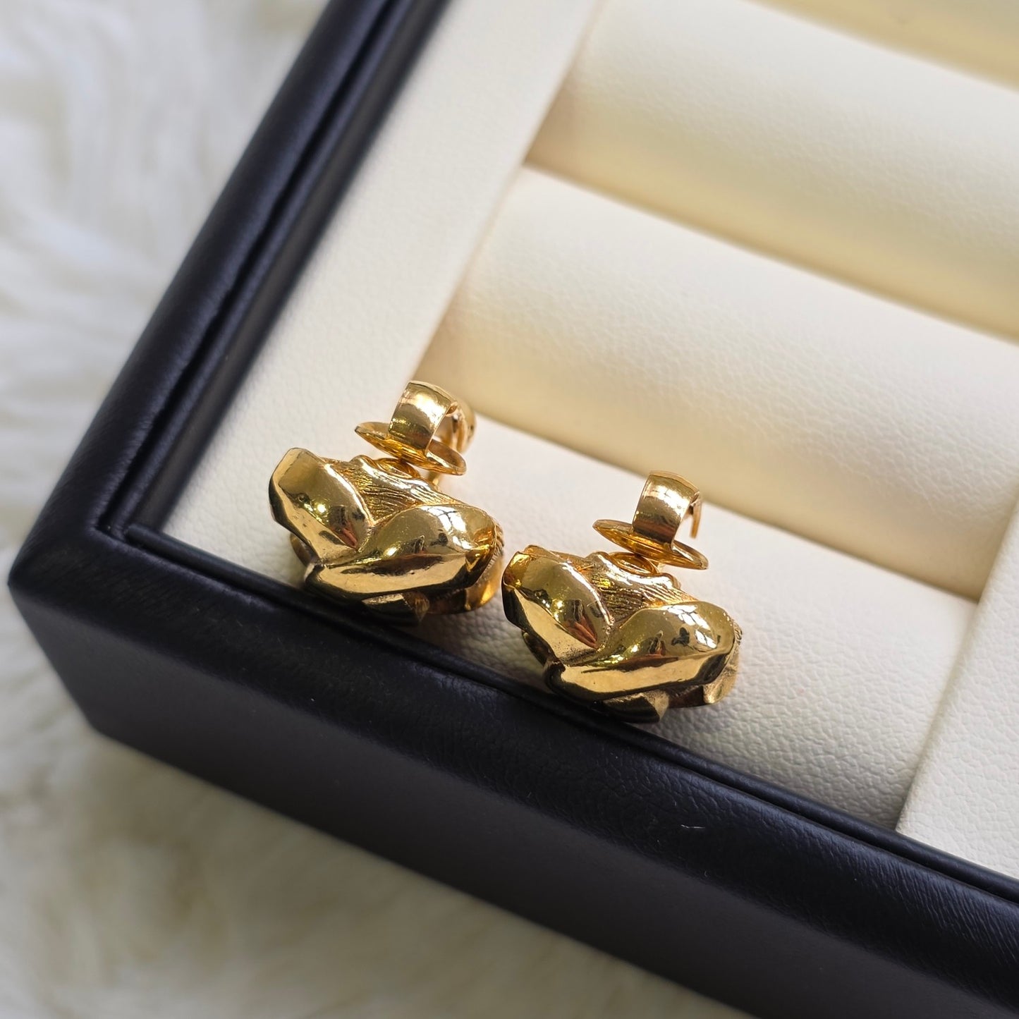 Chanel Gold CC Earrings (Pre-Owned)