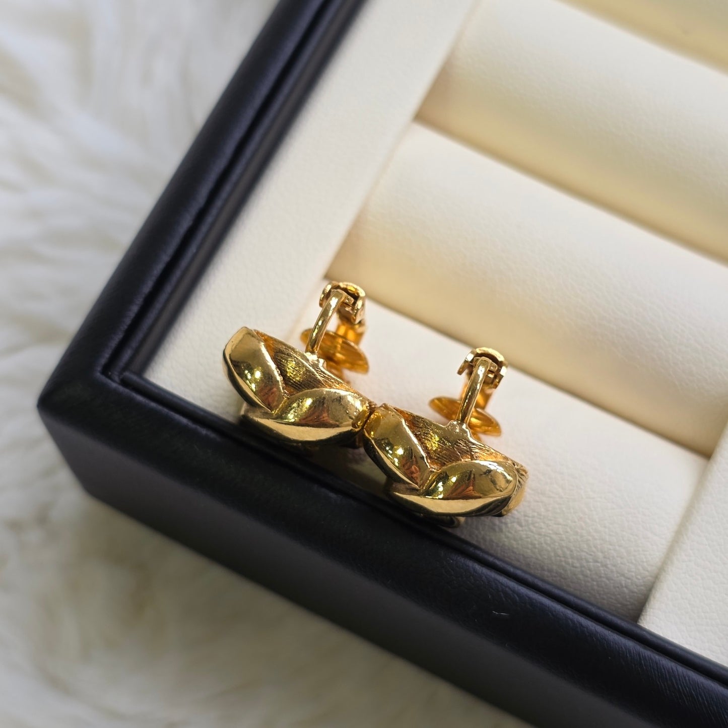 Chanel Gold CC Earrings (Pre-Owned)