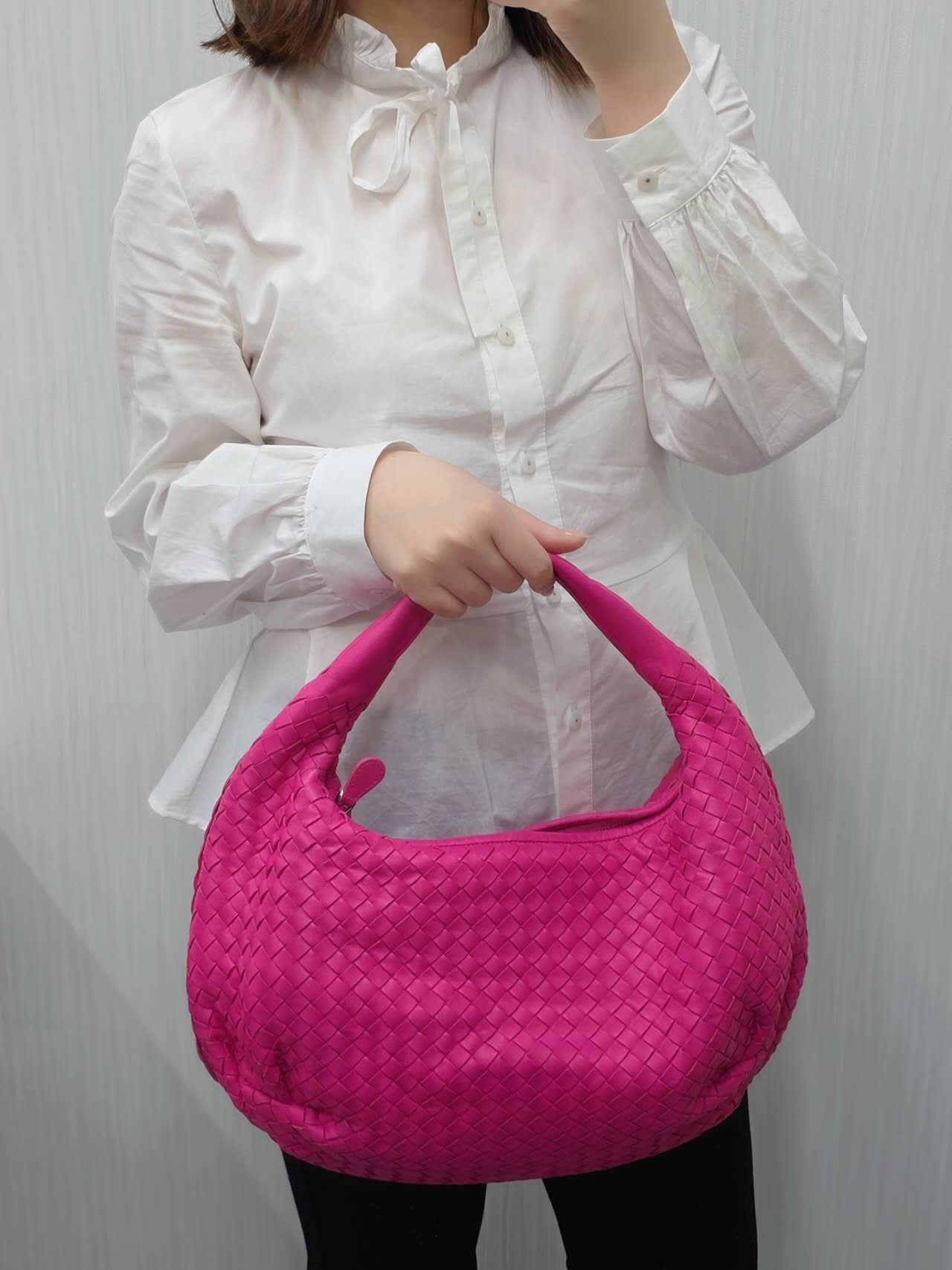 Bottega Veneta Intrecciato Leather Hobo Bag (Pre-Owned)