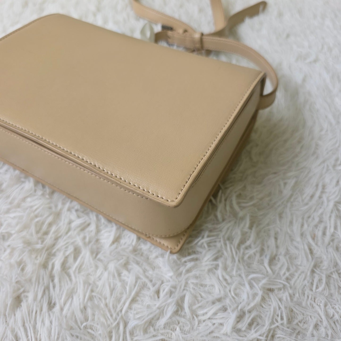 Saint Laurent Bellechasse Leather Shoulder Bag (Pre-Owned)