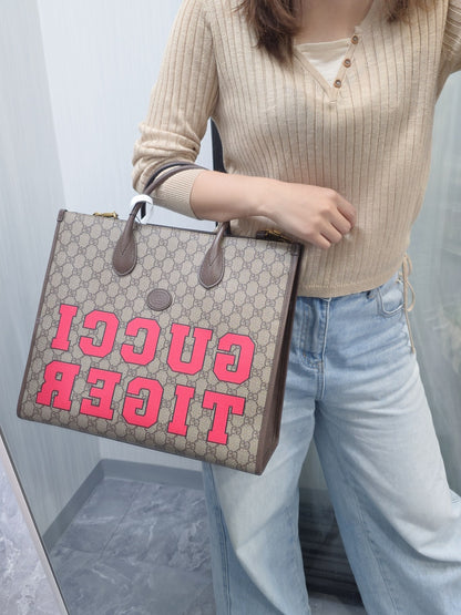 Gucci GG Supreme Tiger Print Tote Bag (Pre-Owned)