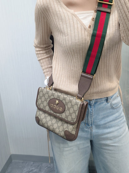 Gucci GG Supreme Tiger Shoulder Bag (Pre-Owned)