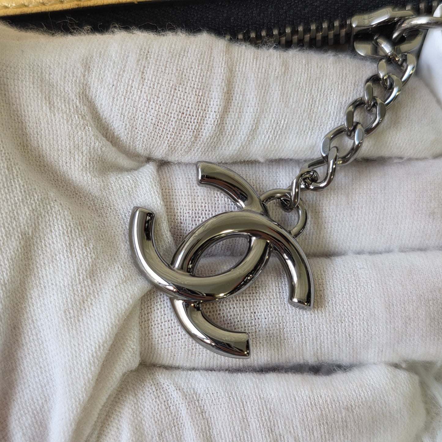 Chanel Je Ne Suis Pas En Solde Metallic Clutch Bag (Pre-Owned)