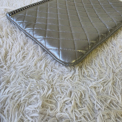Chanel Metallic Quilted O-Case Clutch (Pre-Owned)