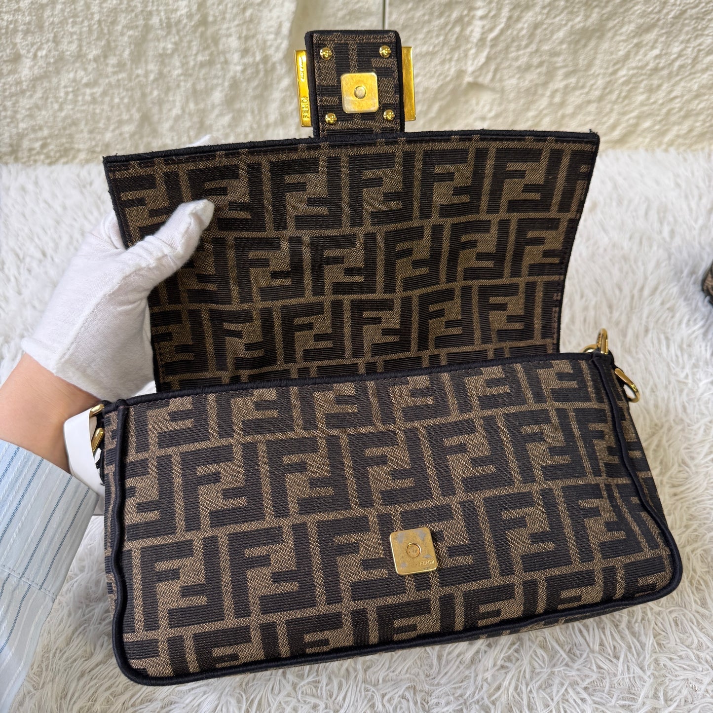Fendi Zucca Baguette Shoulder Bag (Pre-Owned)