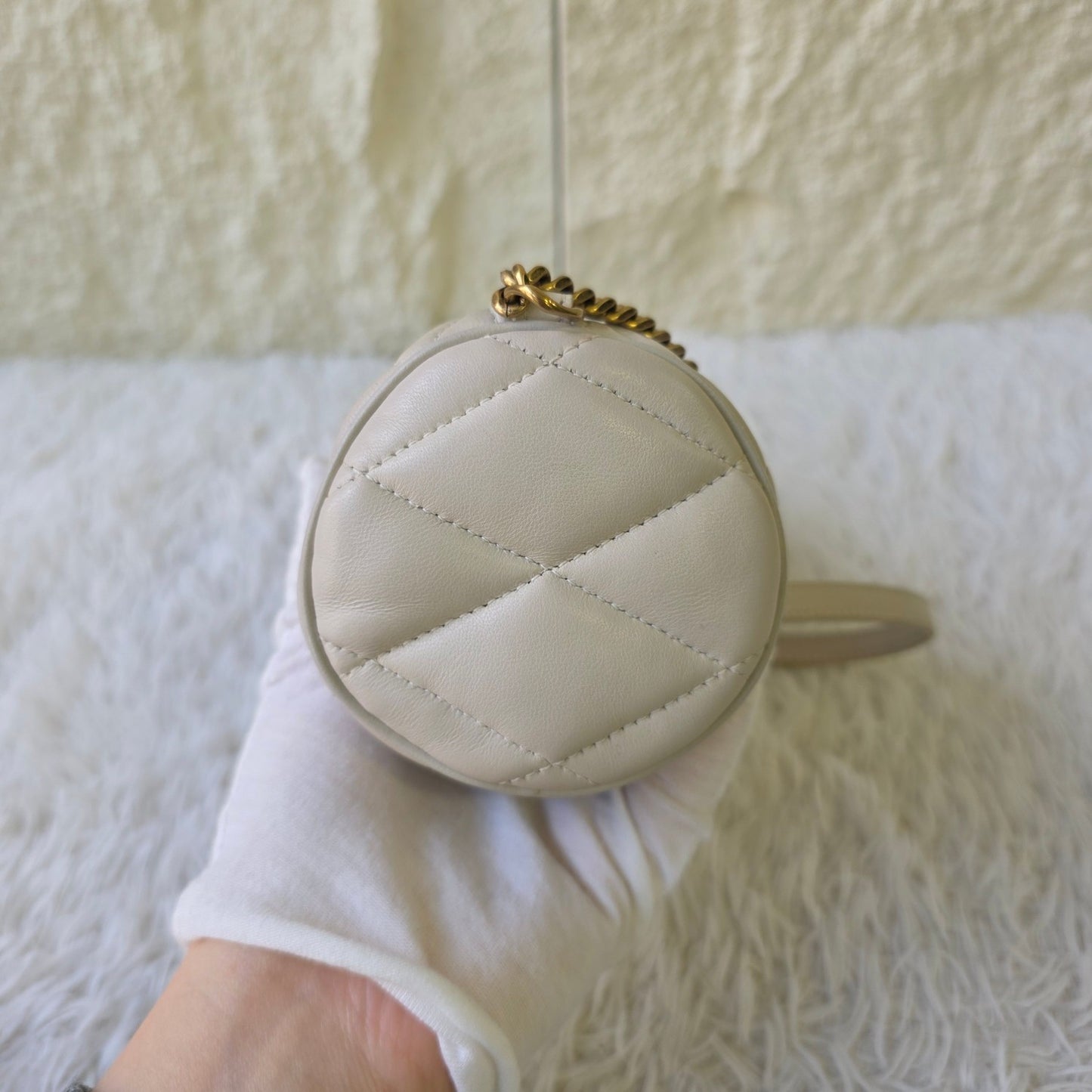 Yves Saint Laurent Quilted Barrel Shoulder Bag (Pre-Owned)