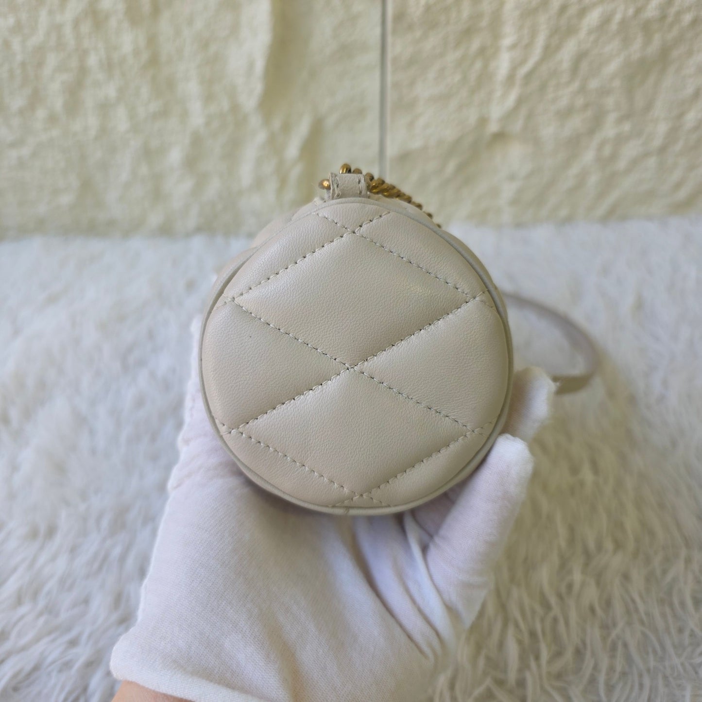 Yves Saint Laurent Quilted Barrel Shoulder Bag (Pre-Owned)