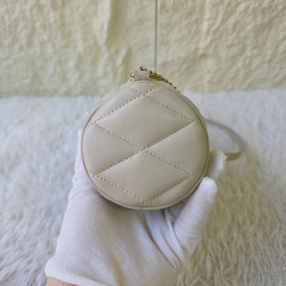 Yves Saint Laurent Quilted Barrel Shoulder Bag (Pre-Owned)