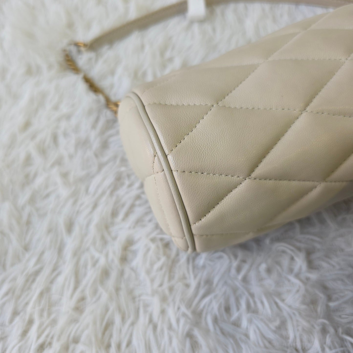 Yves Saint Laurent Quilted Barrel Shoulder Bag (Pre-Owned)