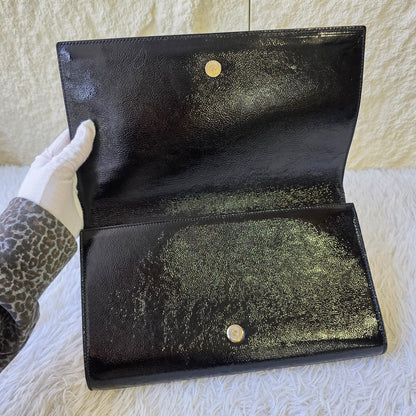 Yves Saint Laurent Black Patent Leather Clutch Wallet (Pre-Owned)
