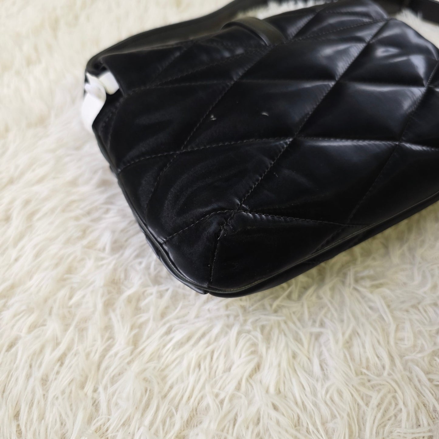 Yves Saint Laurent Quilted Velvet Shoulder Bag (Pre-Owned)