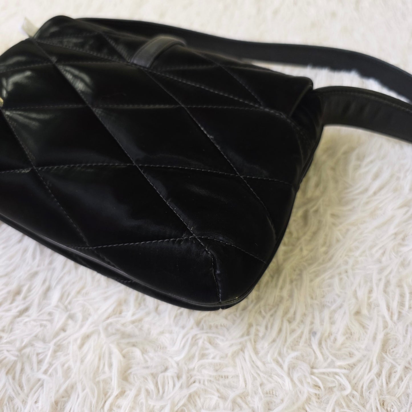 Yves Saint Laurent Quilted Velvet Shoulder Bag (Pre-Owned)