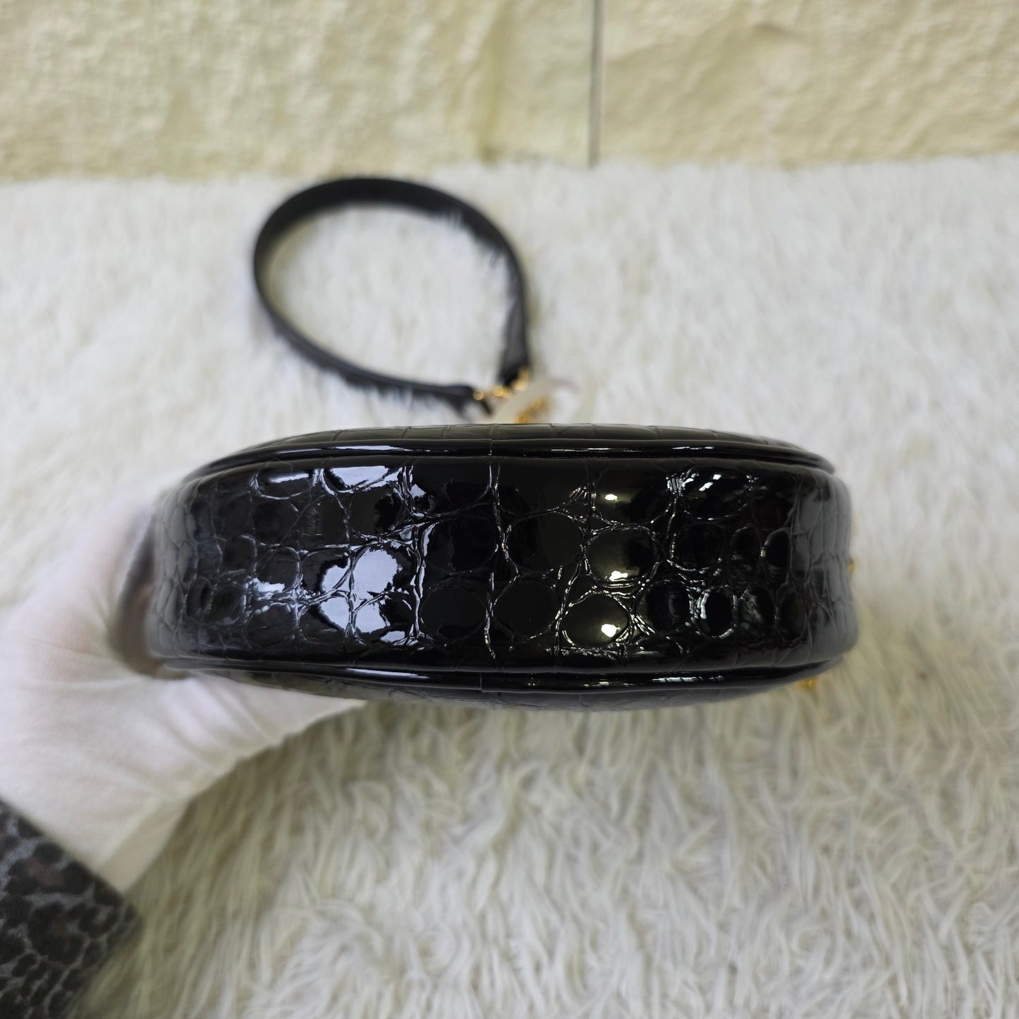 Yves Saint Laurent Black Croc-Embossed Oval Shoulder Bag (Pre-Owned)