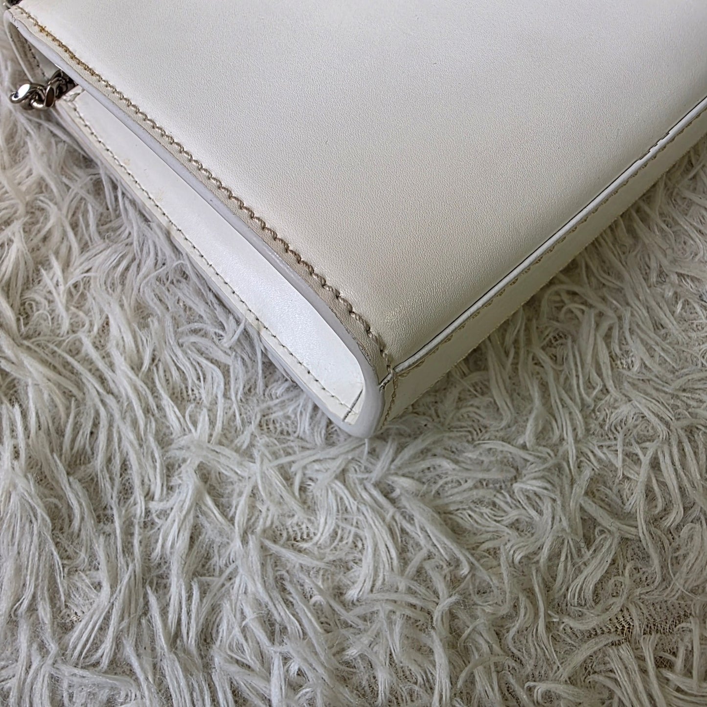 Yves Saint Laurent White Chain Wallet Bag (Pre-Owned)