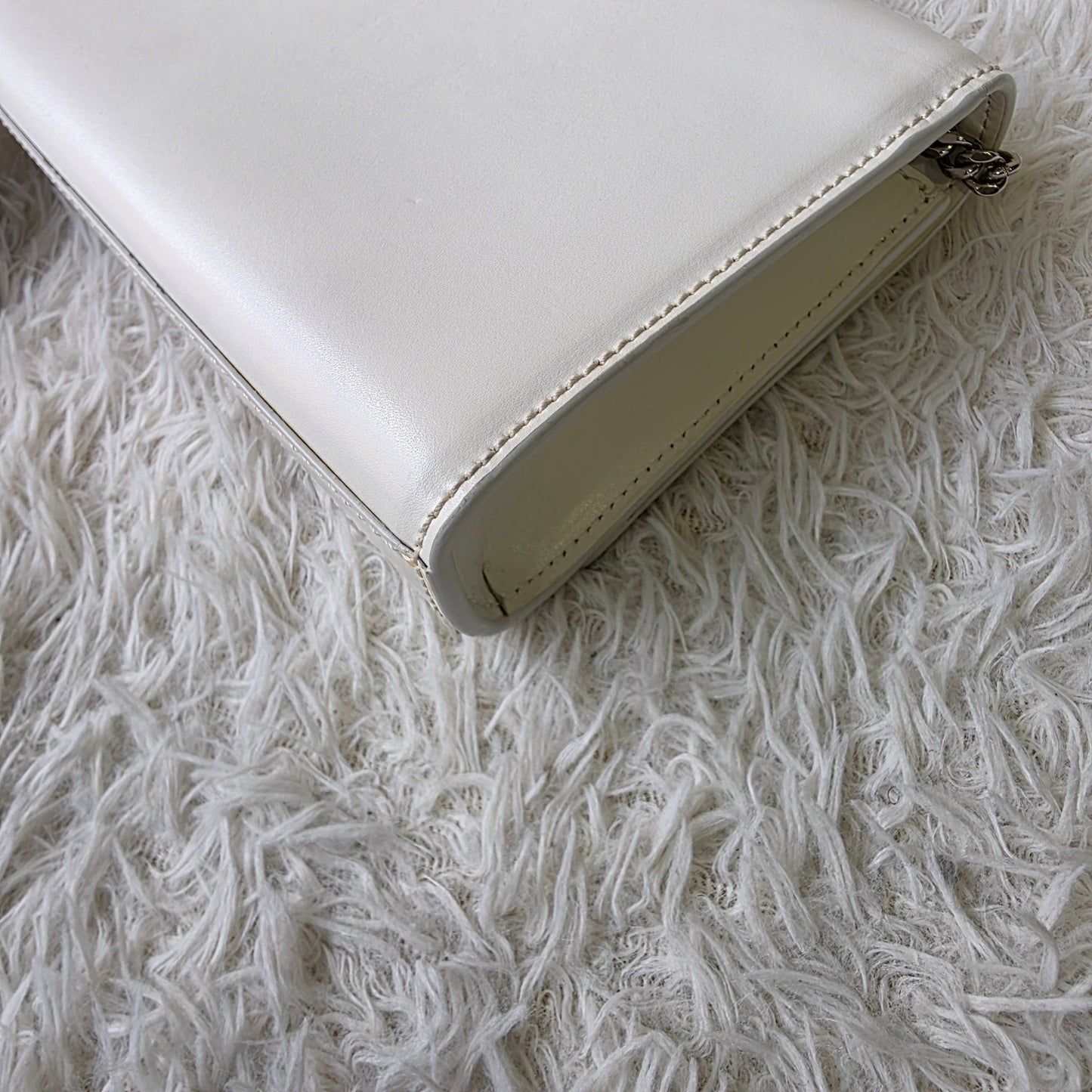 Yves Saint Laurent White Chain Wallet Bag (Pre-Owned)