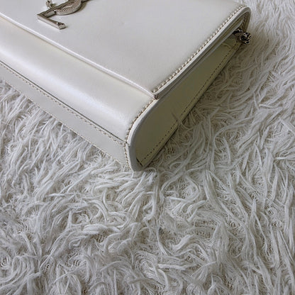 Yves Saint Laurent White Chain Wallet Bag (Pre-Owned)