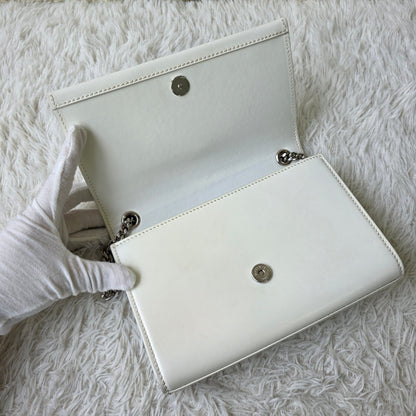 Yves Saint Laurent White Chain Wallet Bag (Pre-Owned)