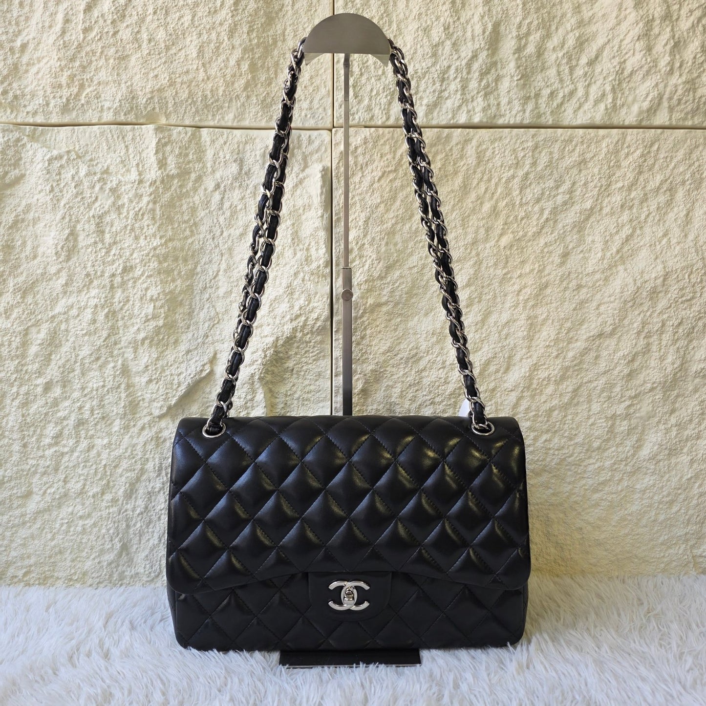 Chanel Classic Double Flap Shoulder Bag (Pre-Owned)