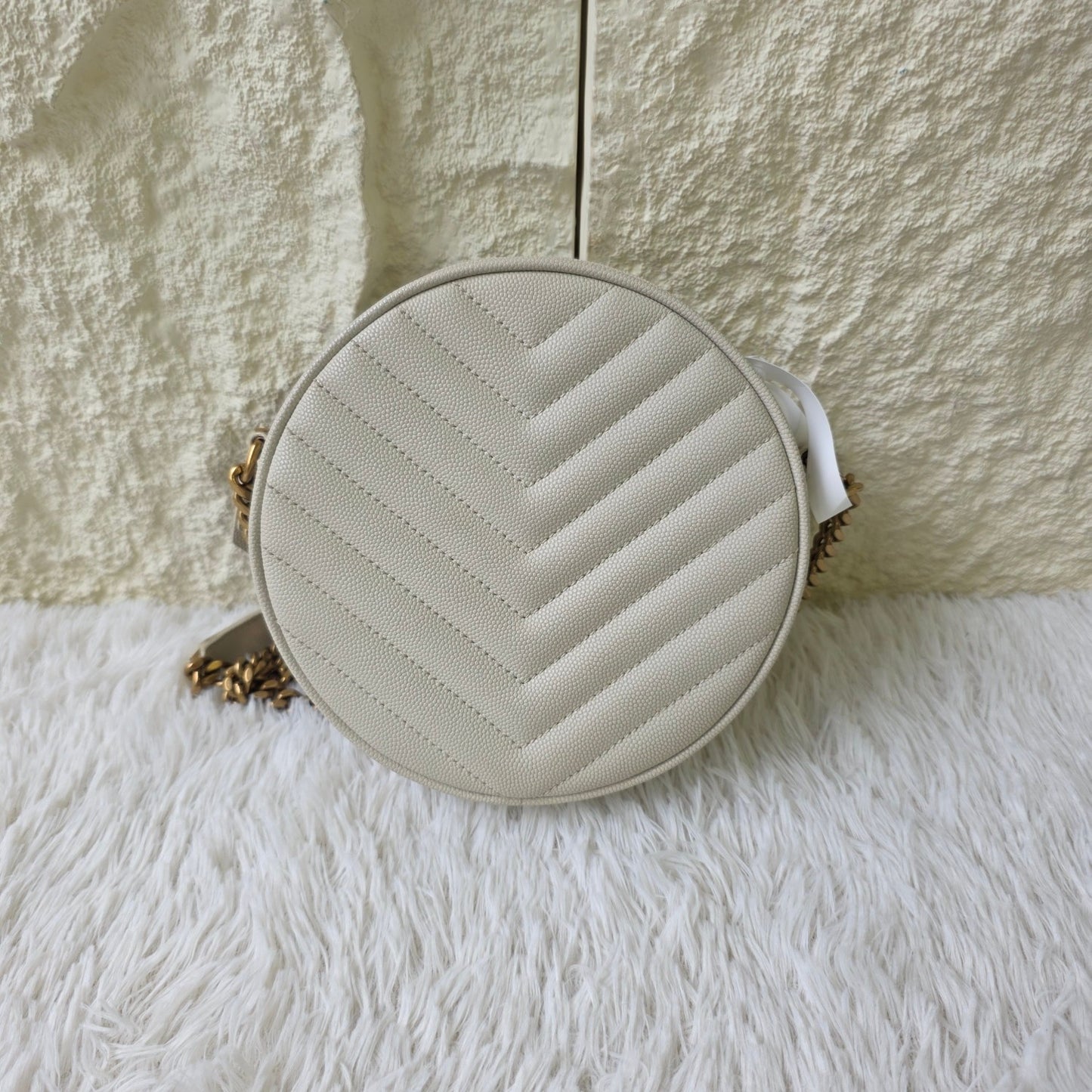 Saint Laurent Vinyle Round Quilted Chain Crossbody Bag (Pre-Owned)