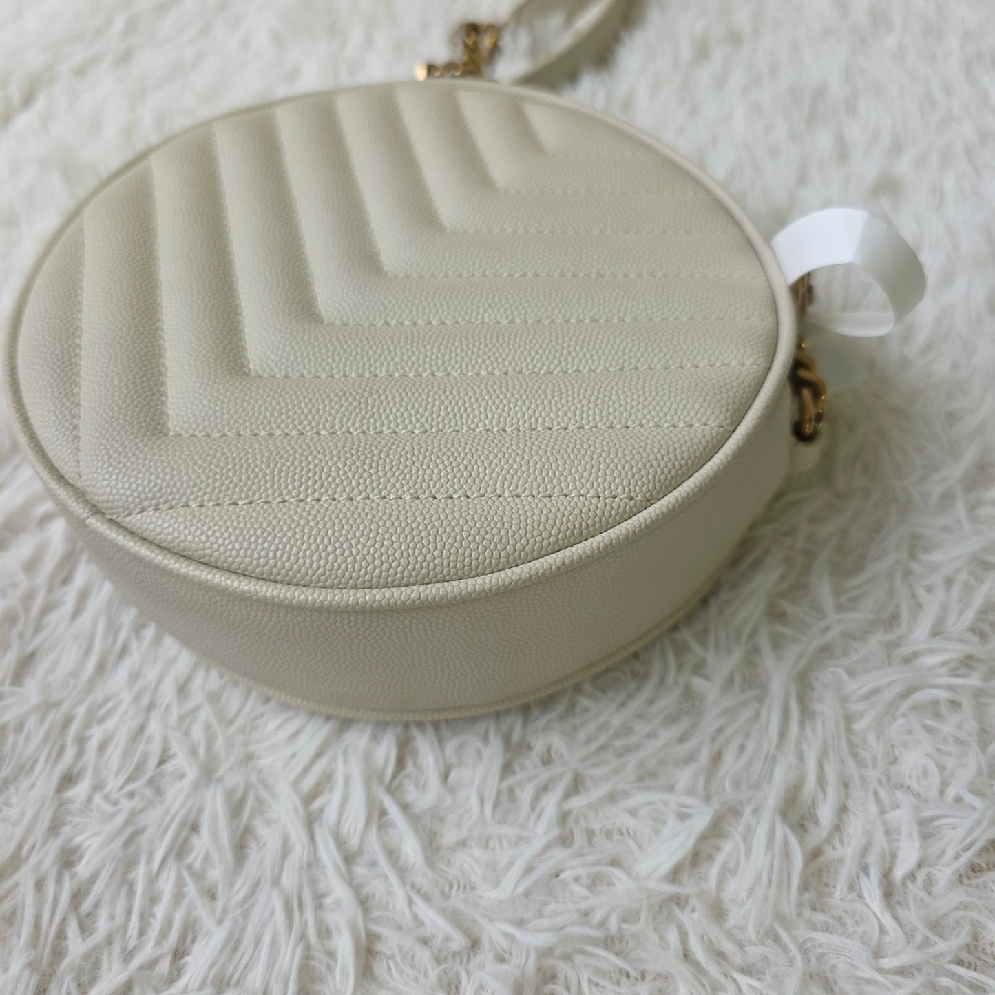 Saint Laurent Vinyle Round Quilted Chain Crossbody Bag (Pre-Owned)