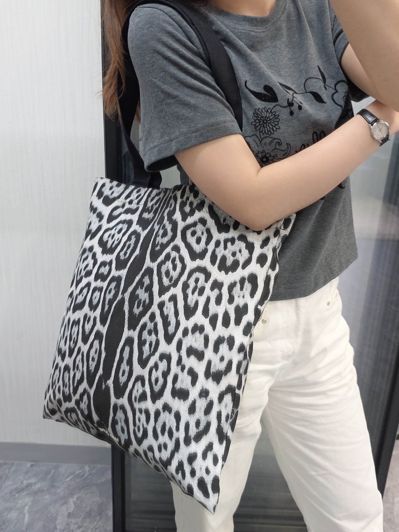 Saint Laurent Leopard Print Canvas Tote Bag (Pre-Owned)