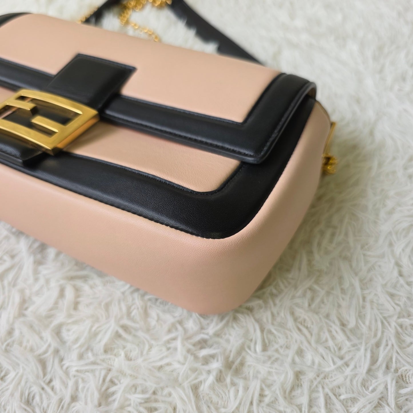 Fendi Kan I Colorblock Chain Shoulder Bag (Pre-Owned)
