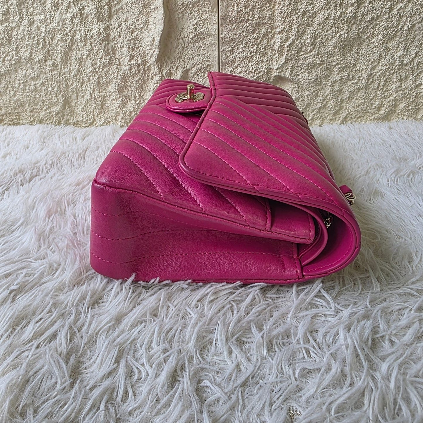 Chanel Chevron Quilted Classic Flap Chain Shoulder Bag (Pre-Owned)