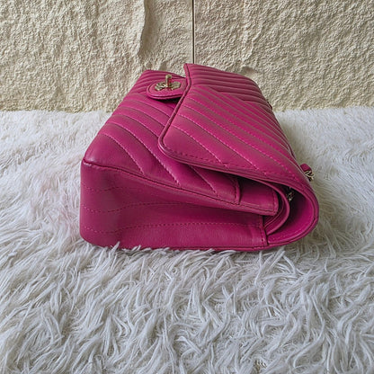 Chanel Chevron Quilted Classic Flap Chain Shoulder Bag (Pre-Owned)