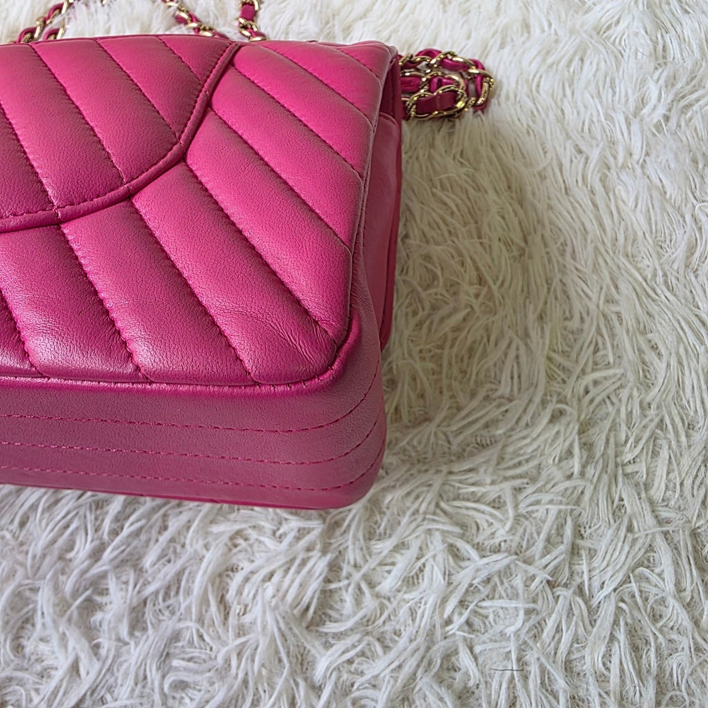 Chanel Chevron Quilted Classic Flap Chain Shoulder Bag (Pre-Owned)