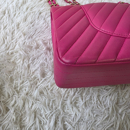 Chanel Chevron Quilted Classic Flap Chain Shoulder Bag (Pre-Owned)