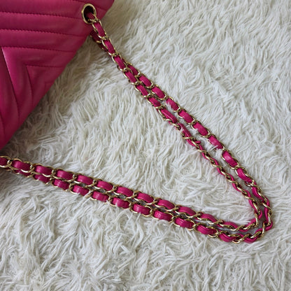 Chanel Chevron Quilted Classic Flap Chain Shoulder Bag (Pre-Owned)