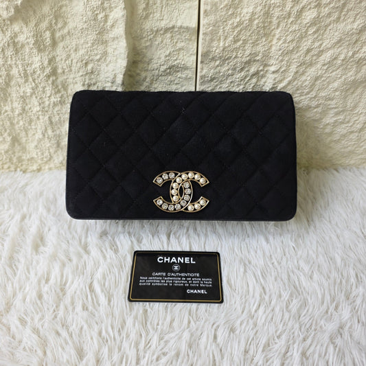 Chanel Quilted Velvet Pearl CC Chain Shoulder Bag (Pre-Owned)