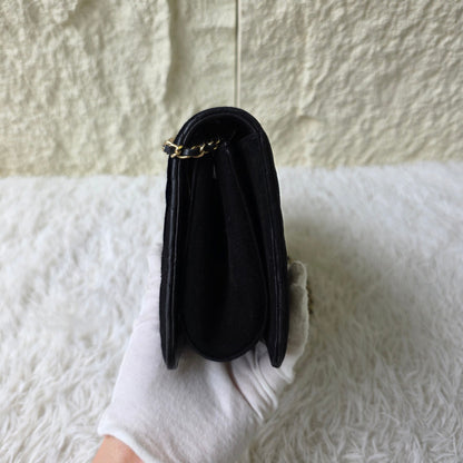 Chanel Quilted Velvet Pearl CC Chain Shoulder Bag (Pre-Owned)